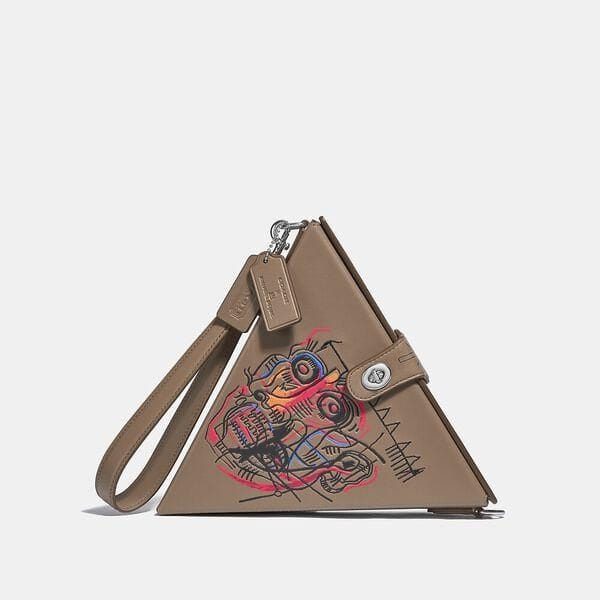 Fashion 4 - Coach X Basquiat Triangle Bag 24 With Head 1982