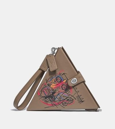 Fashion 4 - Coach X Basquiat Triangle Bag 24 With Head 1982