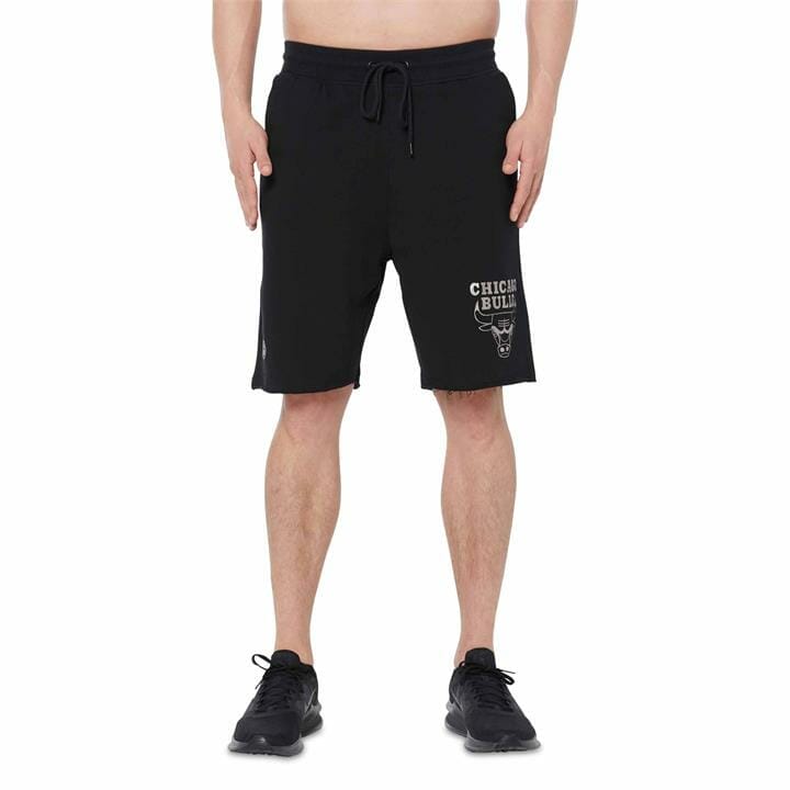 OJAM - Pivot - Mitchell & Ness Silver Logo Fleece Short Bulls  Size S Mens